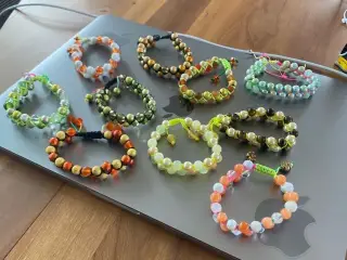 Nye knyttede armbånd