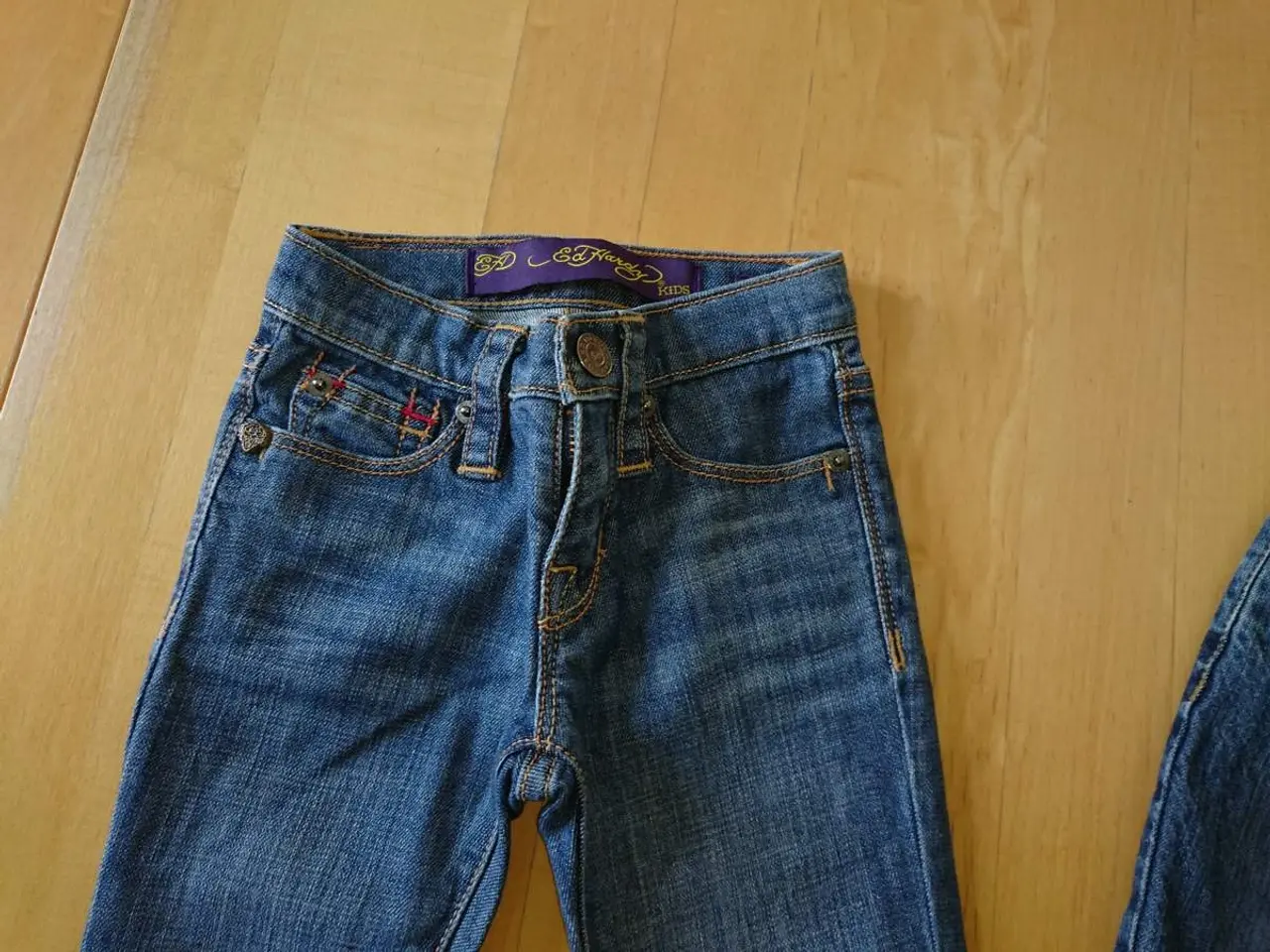 Billede 3 - Ed hardy by Christian Audigier bukser str 3/4 år