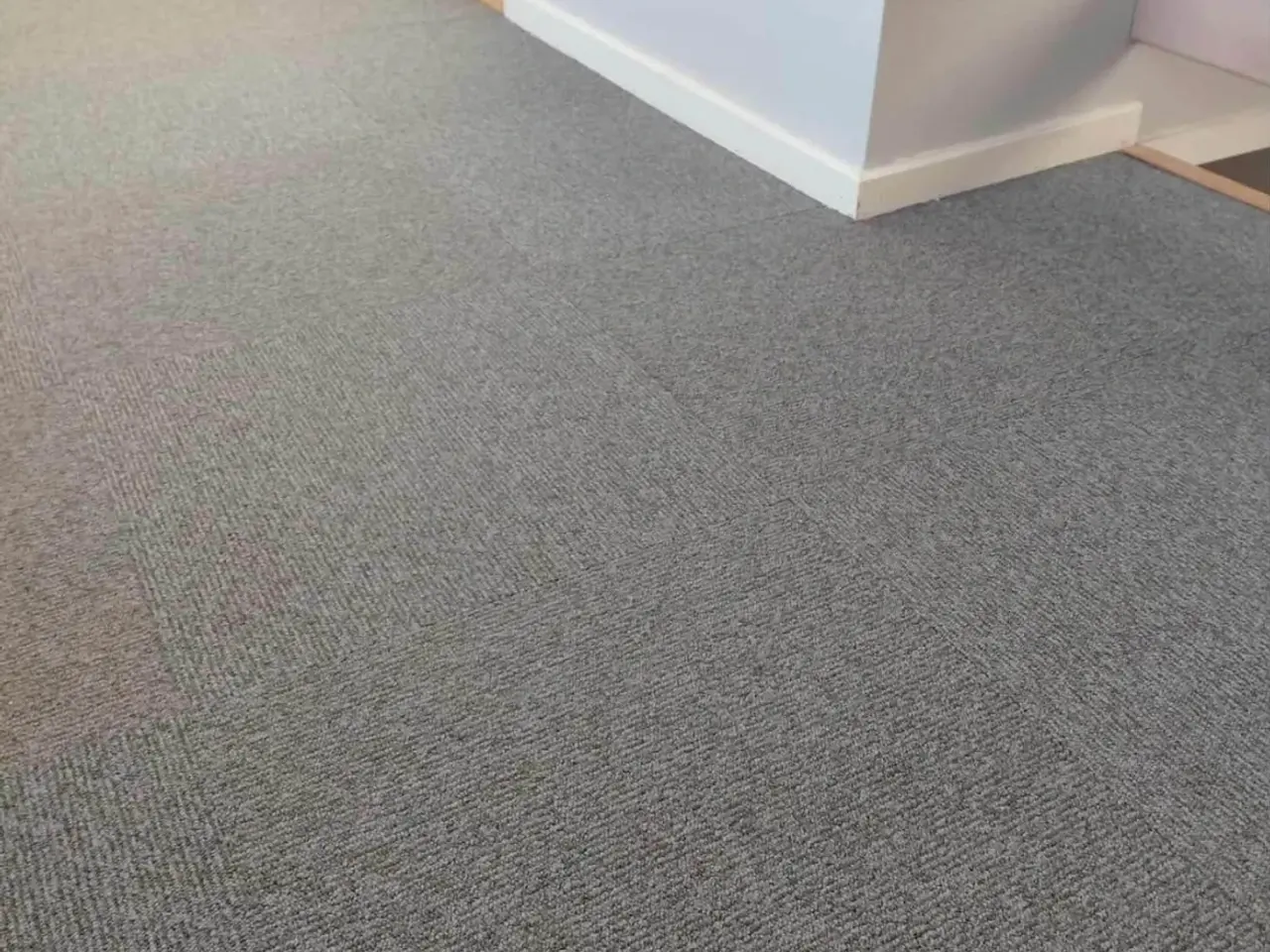 Billede 1 - Tæppefliser Contra stripe medium grey