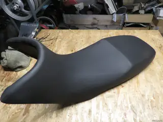 Sæde, Aprillia RST1000 Futura