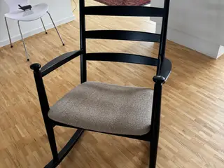 Gyngestol i sort træ