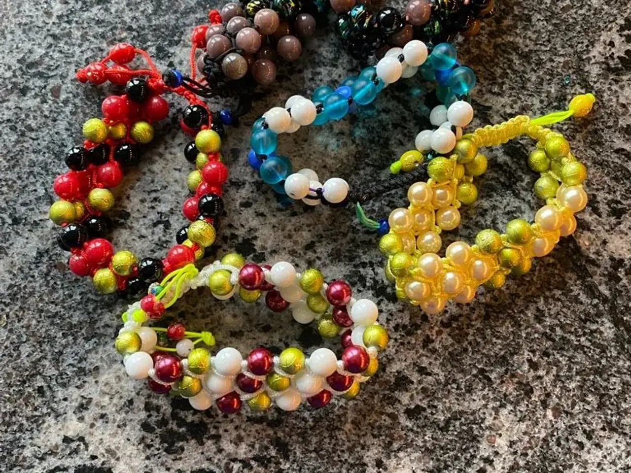 Billede 4 - Flotte knyttede armbånd