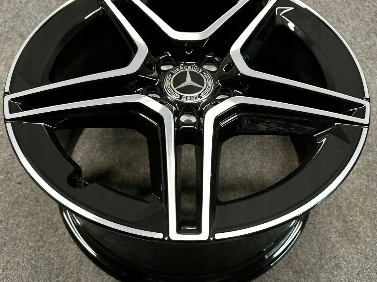Billede 1 - ALUFÆLGE MERCEDES E KLASSE AMG 213 W213 E213 18"