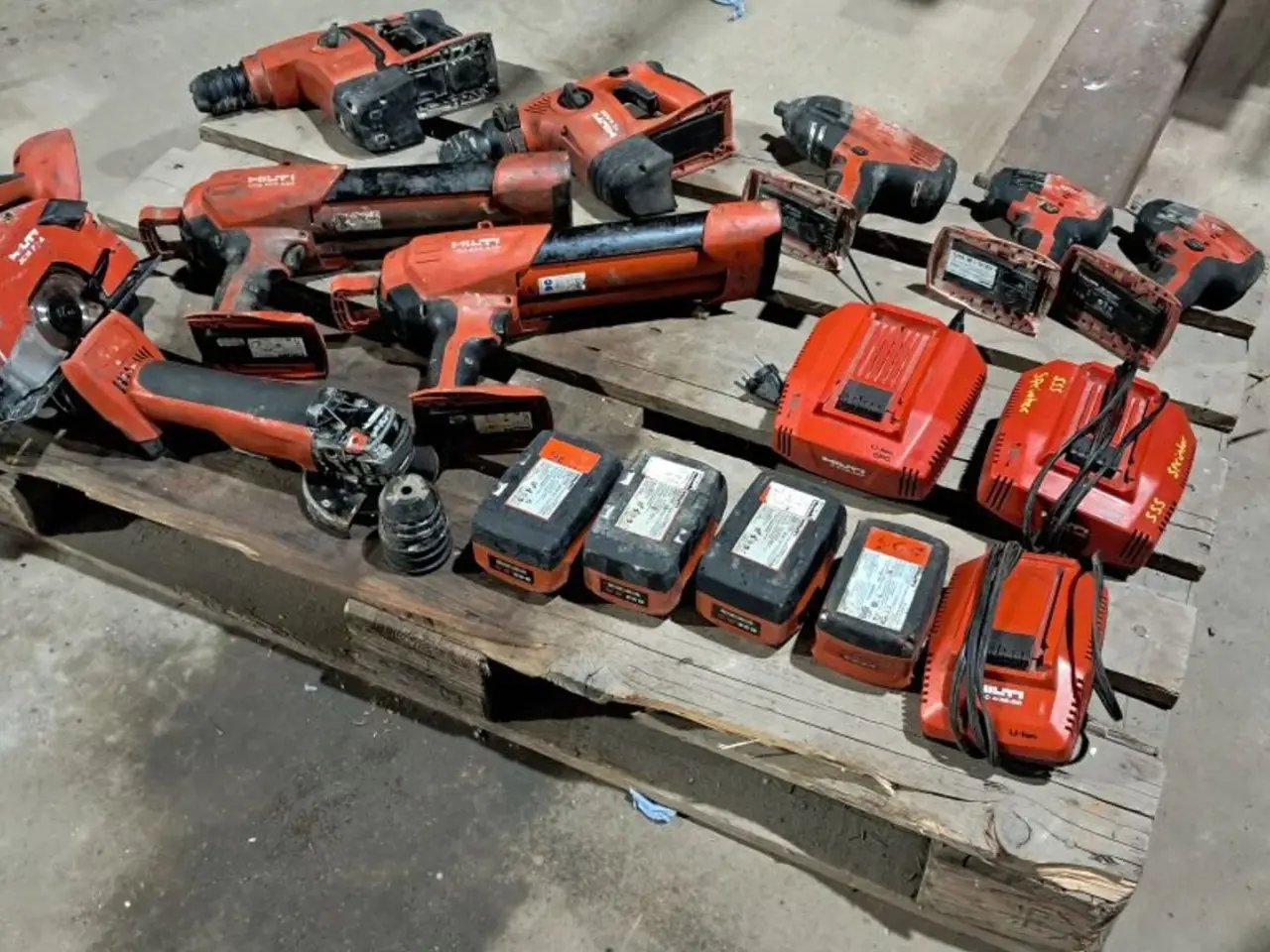 Billede 2 - Hilti En palle med værktøj