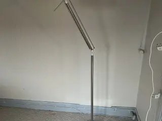 Standerlampe med plisseskærm