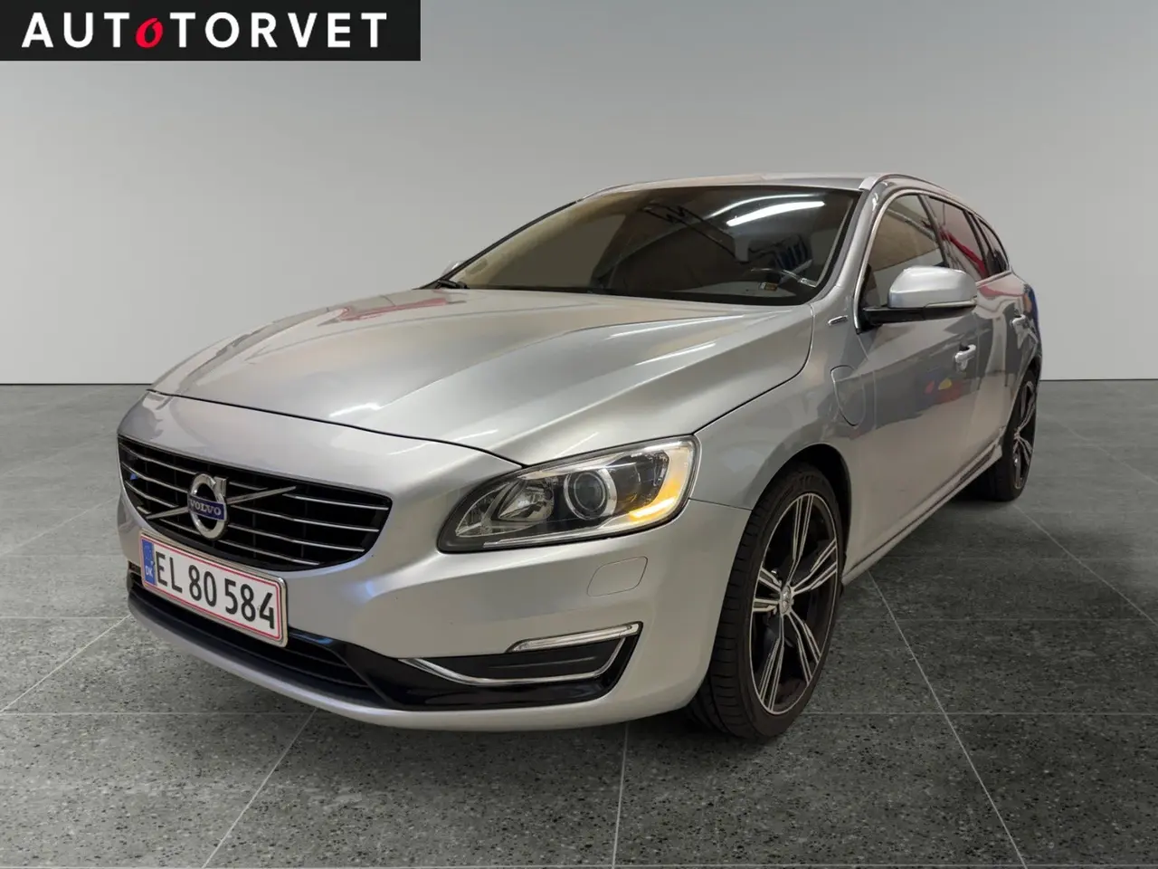 Billede 1 - Volvo V60 2,4 D6 Plug-in Summum aut. AWD