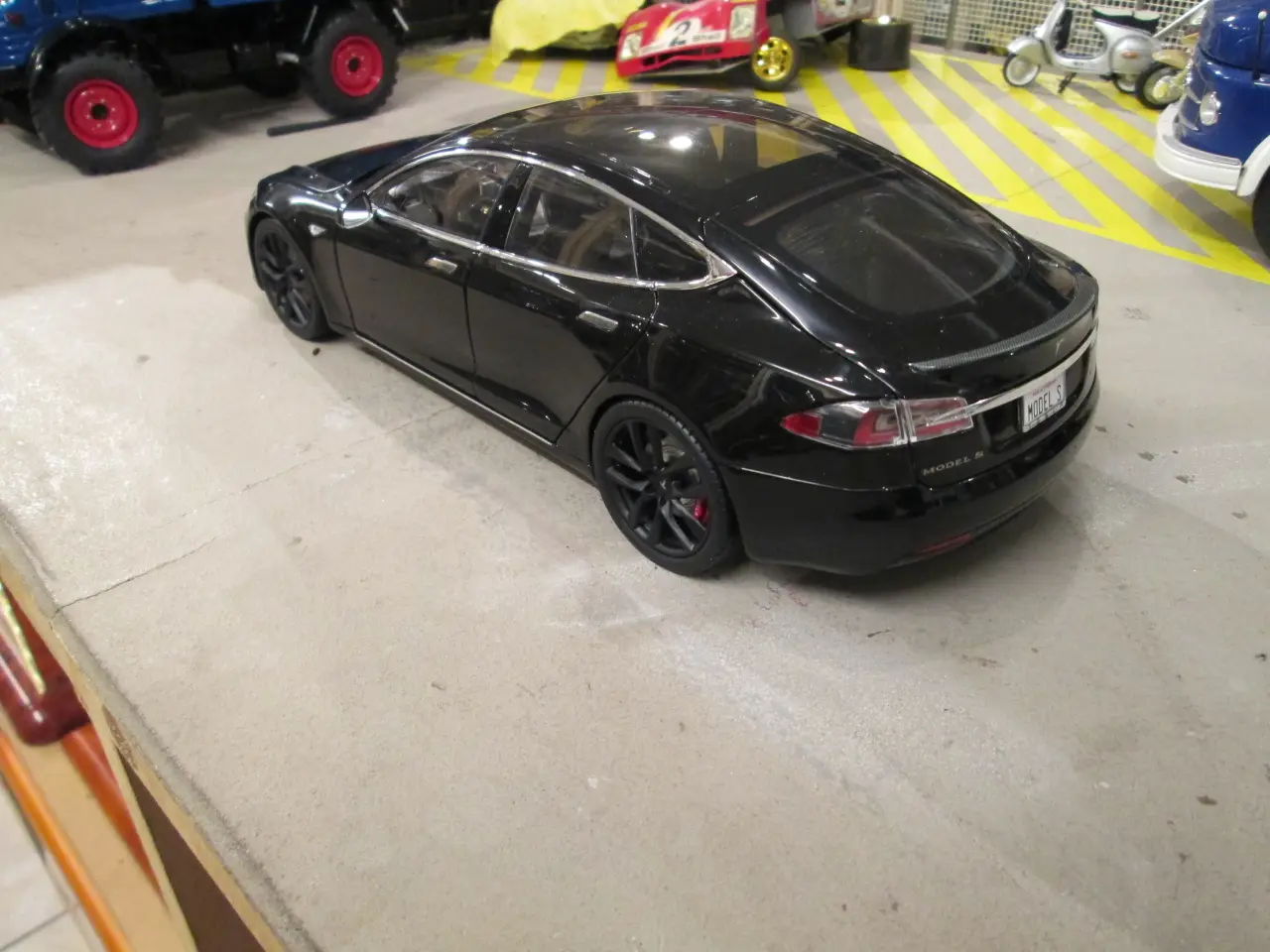 Billede 2 - Modelbil,,, Tesla model S 1:18