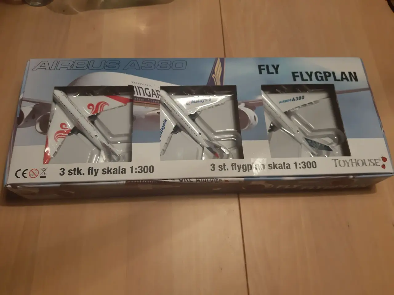 Billede 1 - Flysamling 3 stk skala 1:80