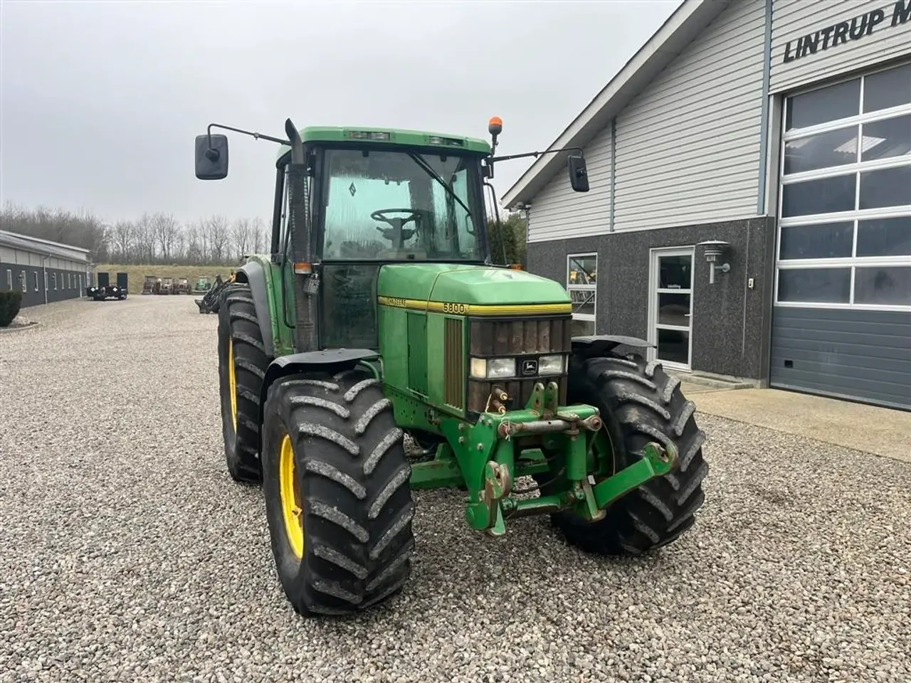 Billede 14 - John Deere 6800 Med frontlift.