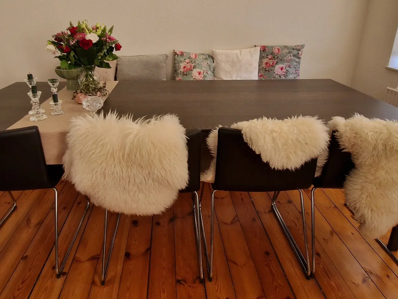 Billede 5 - Sort/Brunbejdset flot spisebord