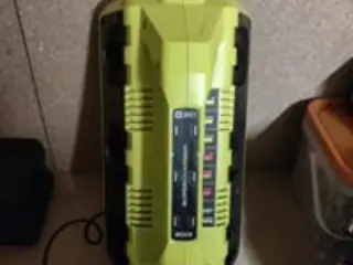 Ryobi muliti oplader (udlejes)