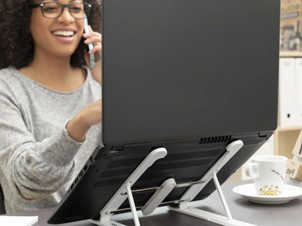 Billede 1 - Flappot - fleksibel og justerbar laptopstand fra (hvid/grå)
