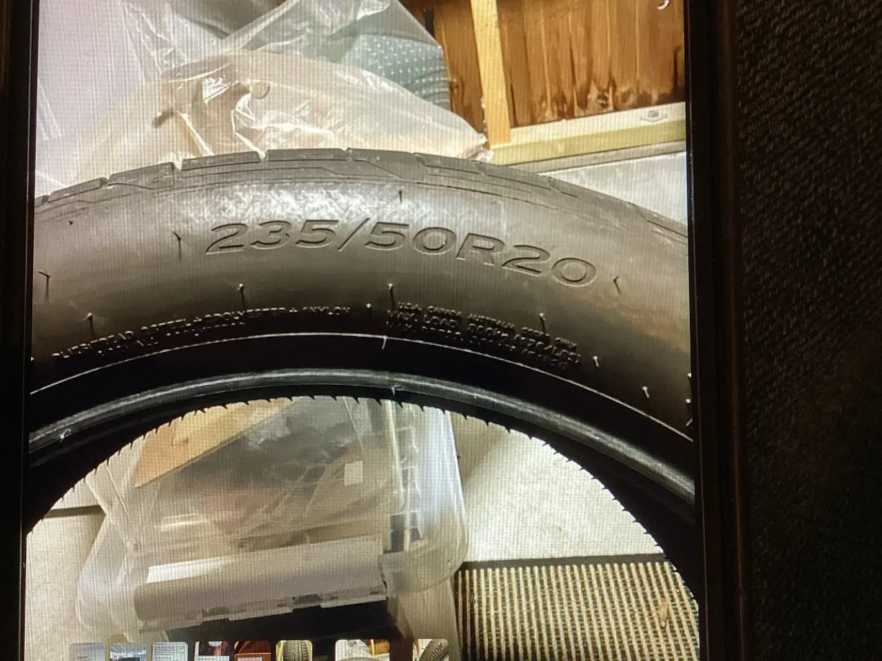 Billede 2 - 4  stk  235/50 R 20 sommerdæk kun kørt km 3670