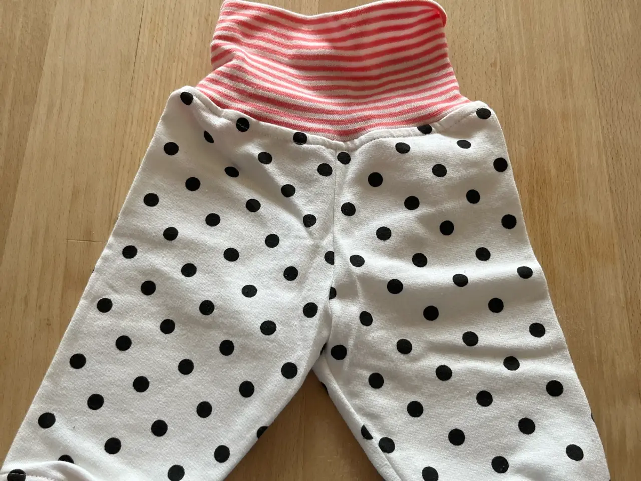 Billede 3 - Unika, eget design- babybukser str. 56