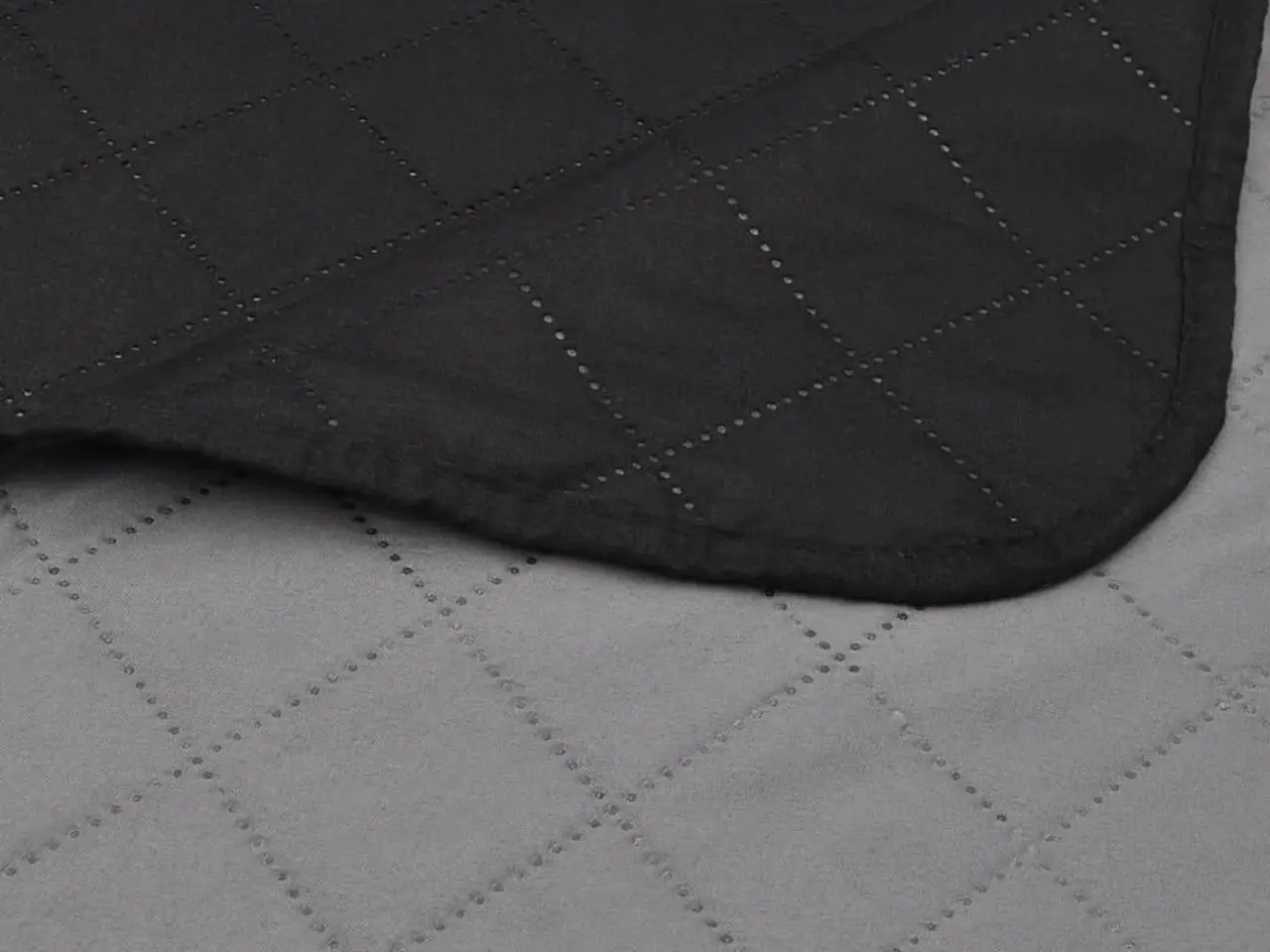 Billede 4 - Sengetæppe dobbeltsidet quiltet 170 x 210 cm - sort og grå