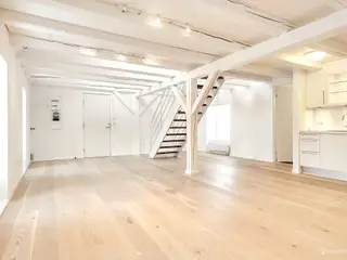 Lækkert kontor med adgang til kæmpe terrasse