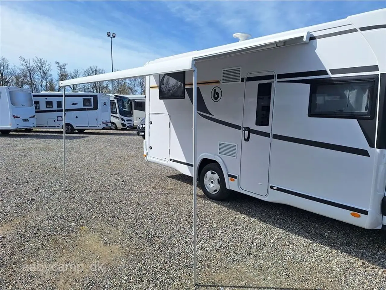 Billede 6 - 2026 - Benimar Tessoro 463 Automatgear. Dieselfyr. 12V kompressor køl. 200W solcelle. Markise. Tv. 5 selepladser. Batteri. Helårsdæk. p-sensor for og bag. Bakkamera.