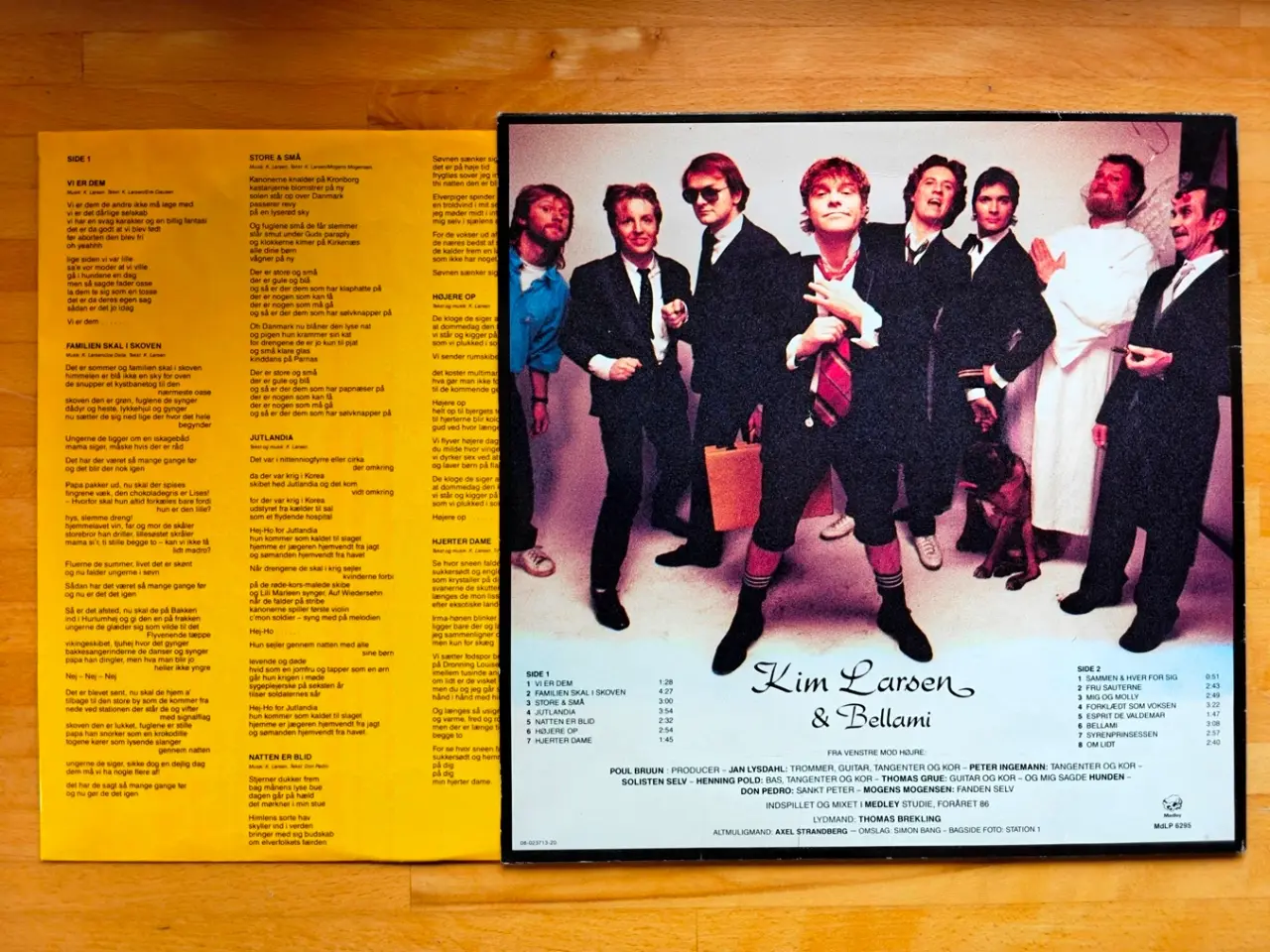 Billede 2 - LP, Kim Larsen & Bellami – Forklædt Som Voksen