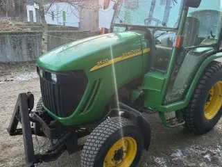 John Deere 3520 007