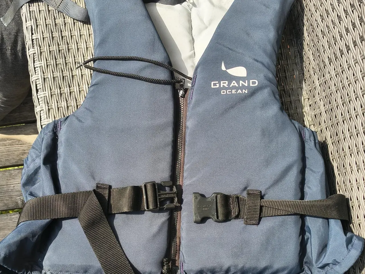 Billede 2 - 2 GRAND OCEAN SVØMMEVESTE, 70-90 KG, I FLOT STAND