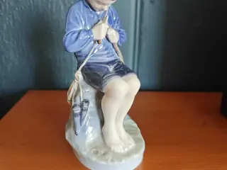 Royal Copenhagen Figur, Dreng der snitter