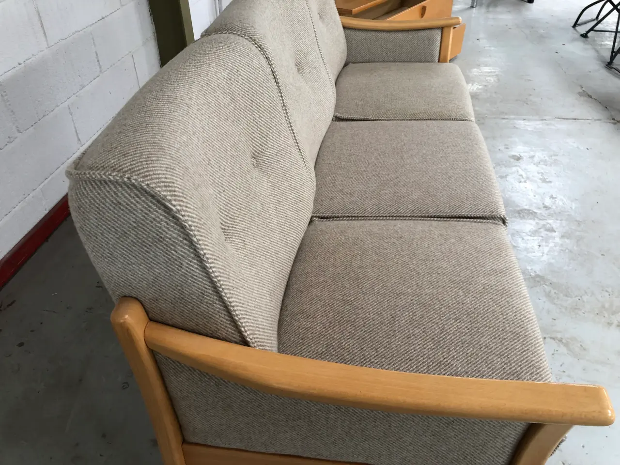 Billede 1 - Sofa uld med bøg klarlakeret