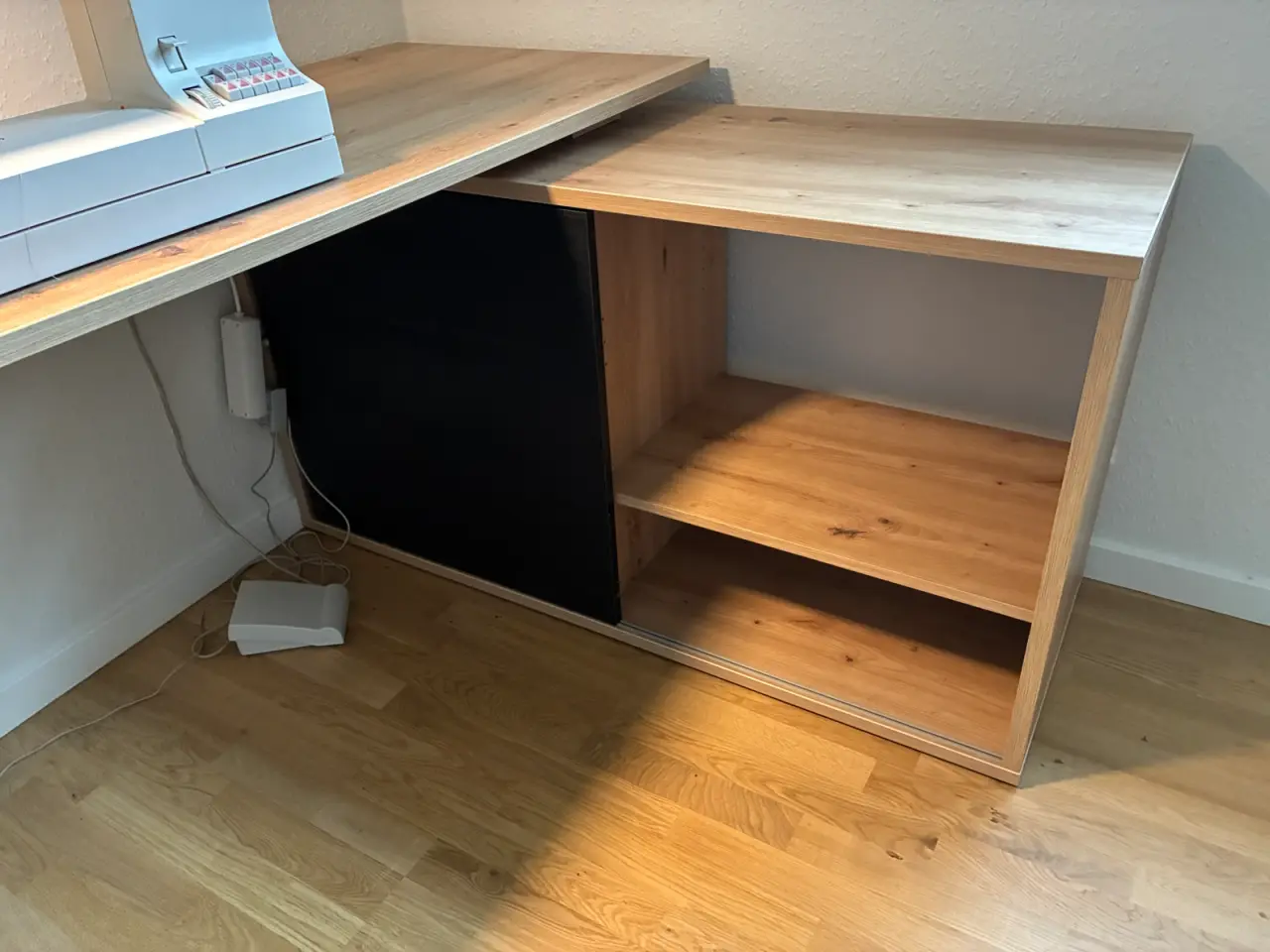 Billede 3 - Skrivebord i eg laminat