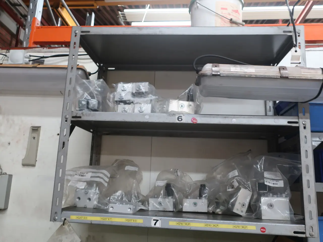 Billede 8 - Arbejdsbord med indhold