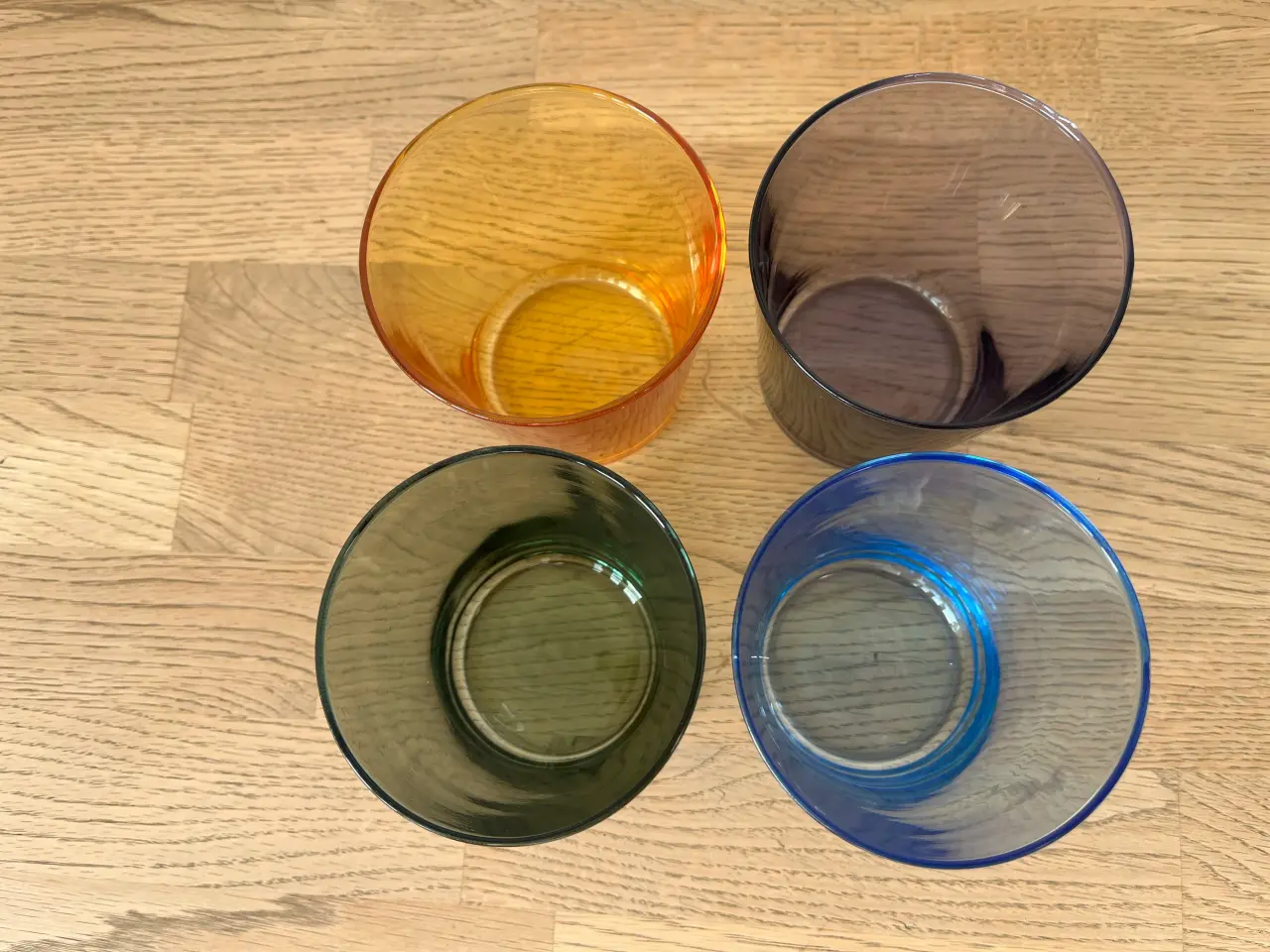 Billede 3 - Blå og lilla drikkeglas = 5 kr./stk.