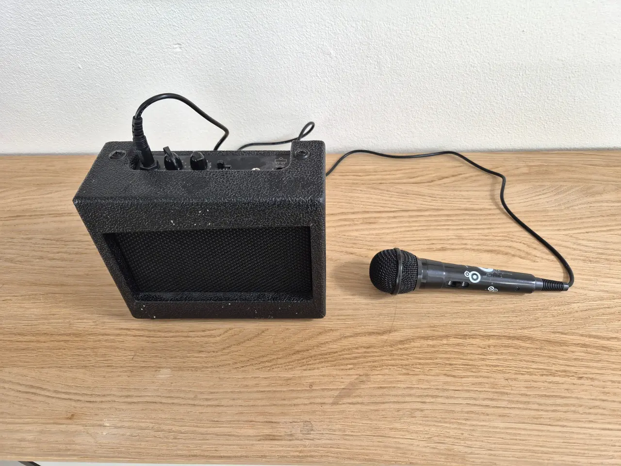 Billede 1 - Karaoke Mini Anlæg Med Mic. Bruger 9 v Batteri, Me