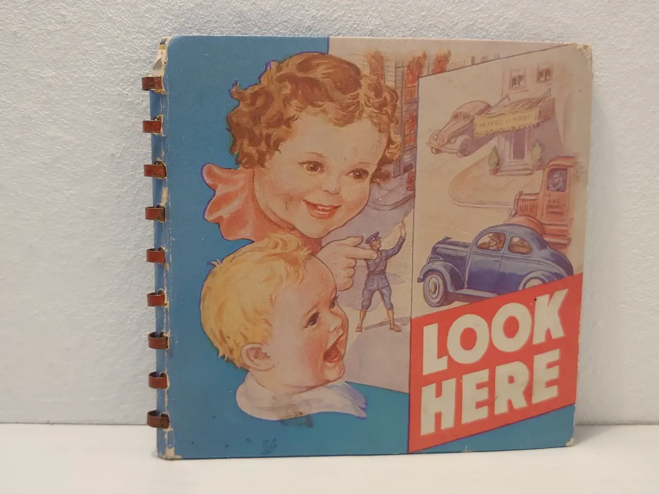 Billede 1 - Peggy Star: Look here. ill.C. Schaare.Foldud sider