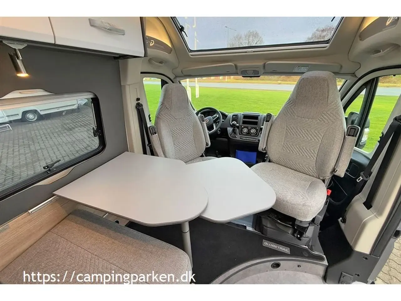 Billede 5 - 2024 - Dethleffs Globetrail 600 DR Advantage Smart Dethleffs camper van under 6 meter med dobbeltseng og automatgear