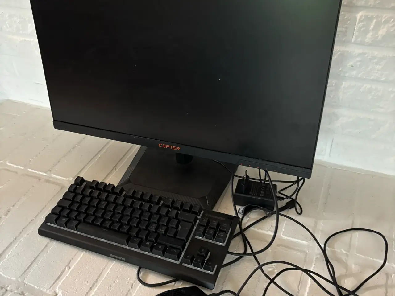 Billede 1 - 25” skærm, mus og keyboard 