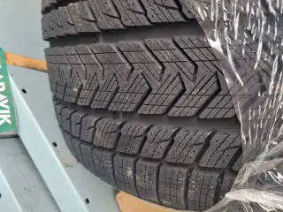 265 / 35 R 22