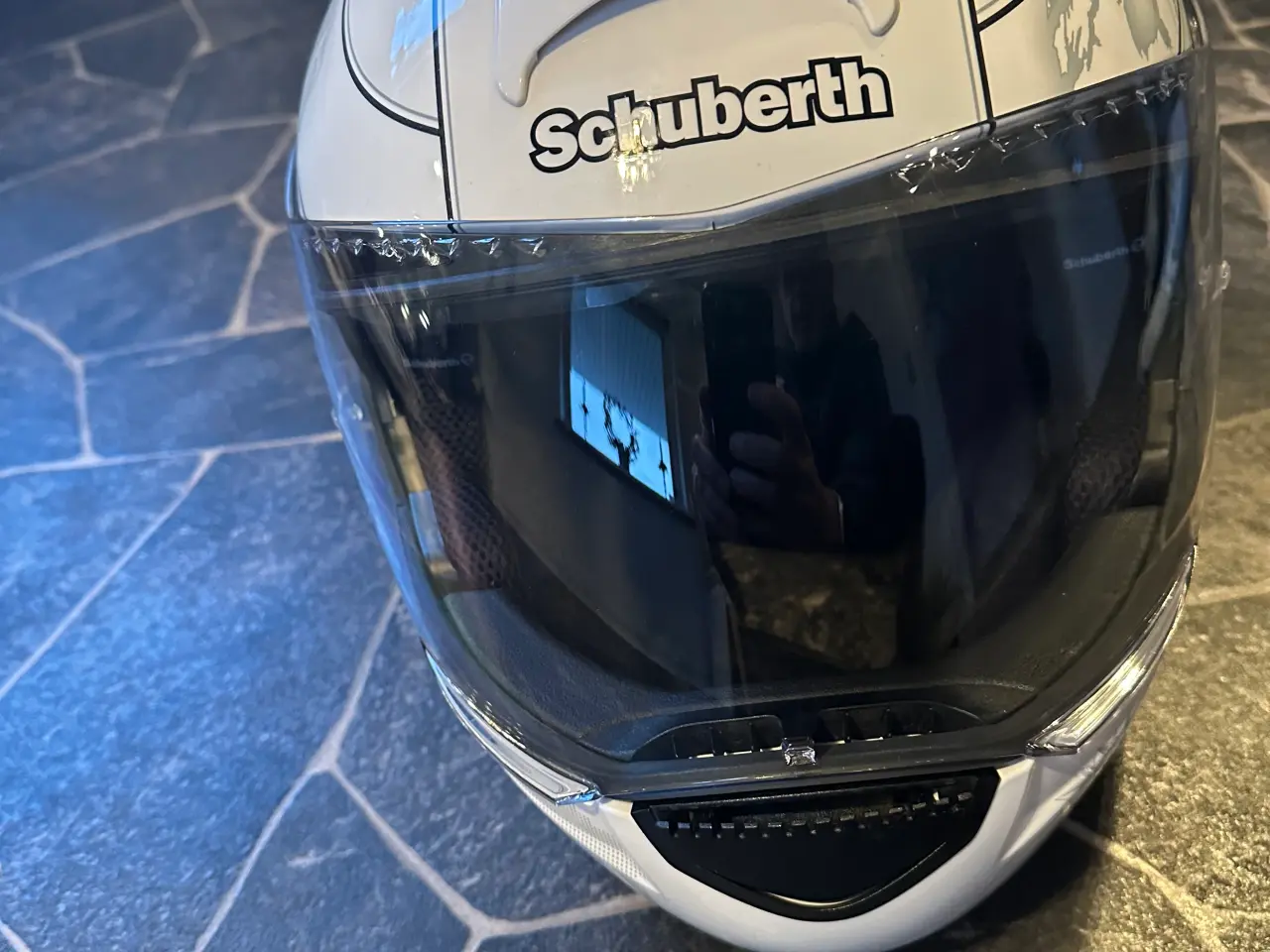 Billede 5 - Styrthjelm mærket Schuberth. C3