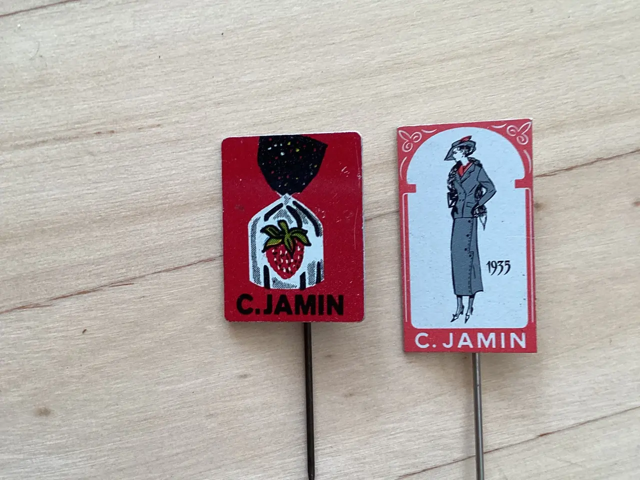 Billede 3 - 8 ældre pins 