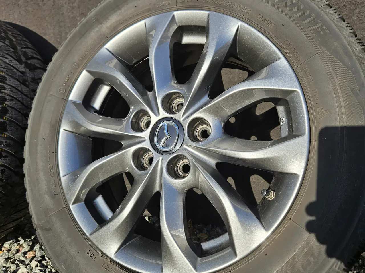 Billede 3 - Originale 16" Mazda fælge.