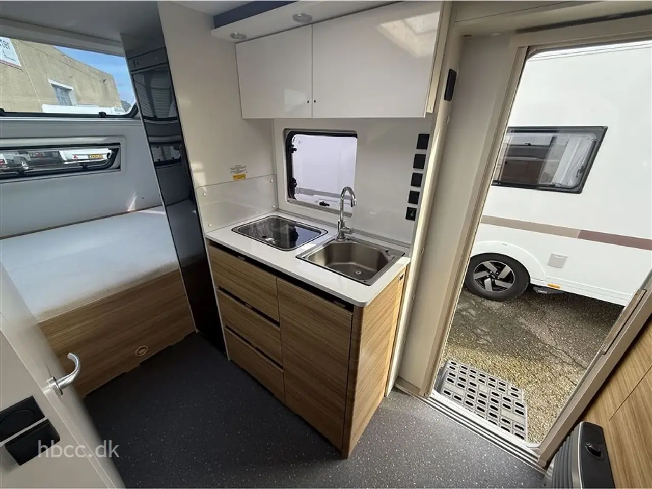 Billede 6 - 2022 - Adria Action 391 PD   Adria Action 391 PD (2022) – Moderne designvogn med mover, batteripakke &amp; Kampa telt