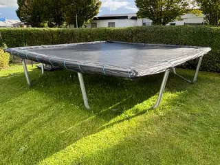 Trampolin sælges