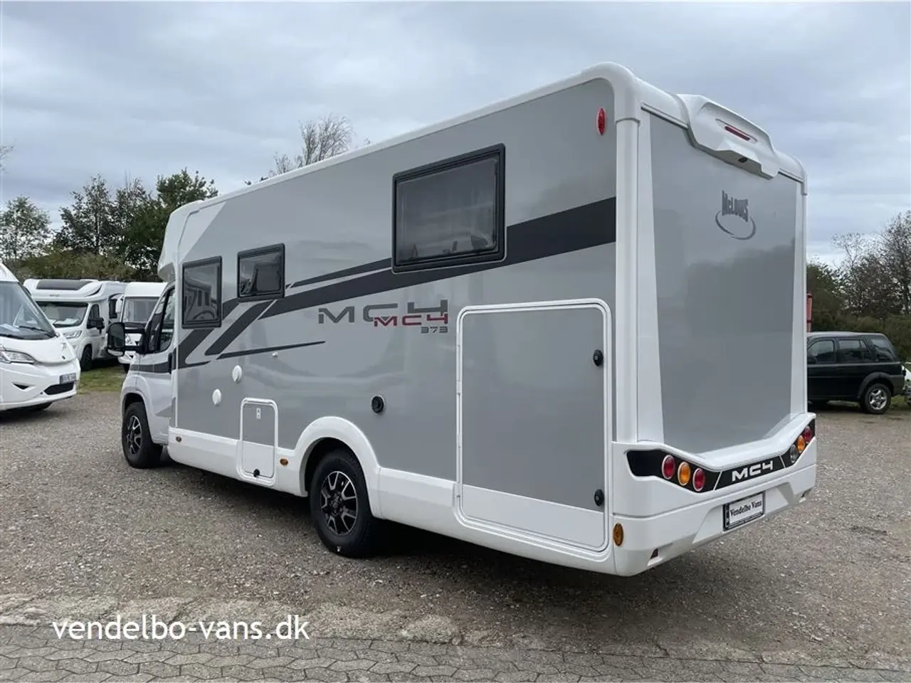 Billede 2 - 2026 - McLouis Mc4 373   Enkeltsenge og stor garage