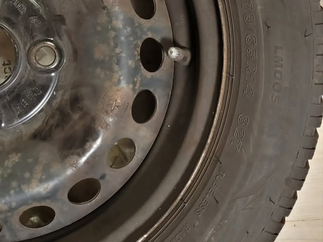 Billede 10 - 4 komplette Bridgestone vinterhjul – 14" stålfælge