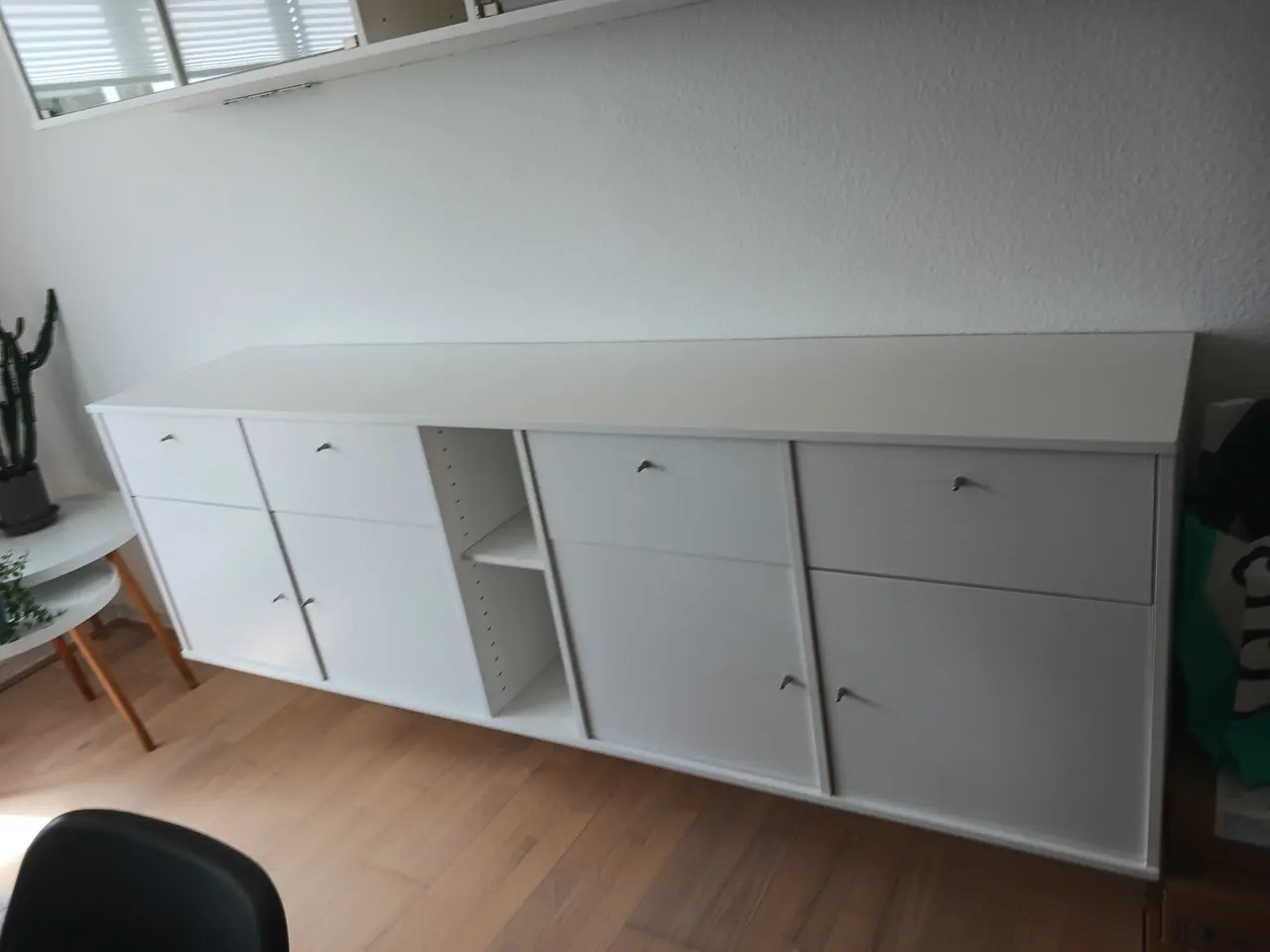 Billede 2 - Væghængt vitrineskab med under og overdel