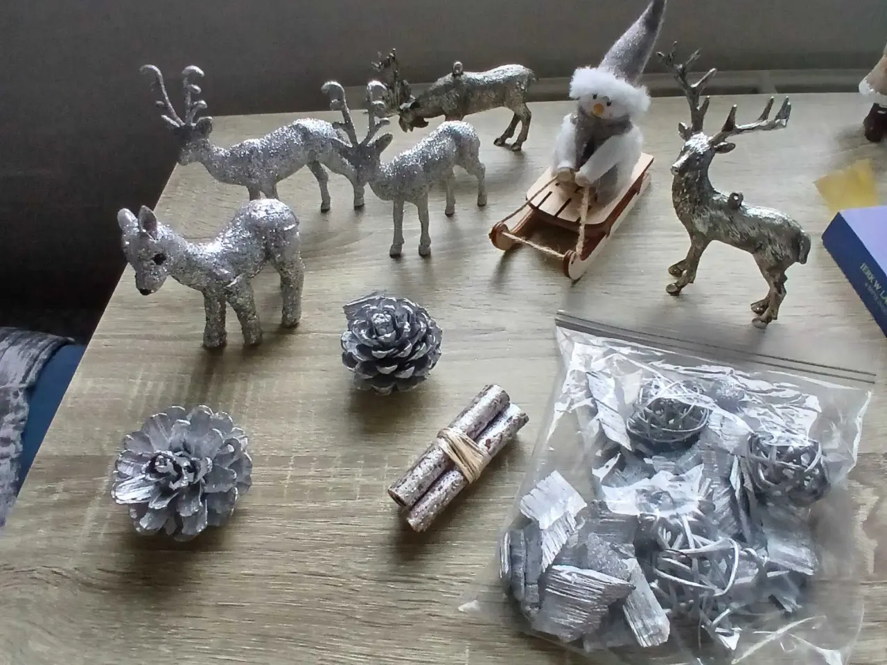 Billede 4 - Forskelligt julepynt sælges samlet.