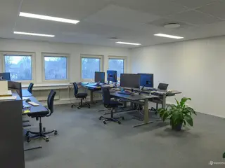 Pænt og velindrettet kontor til lav m2 pris