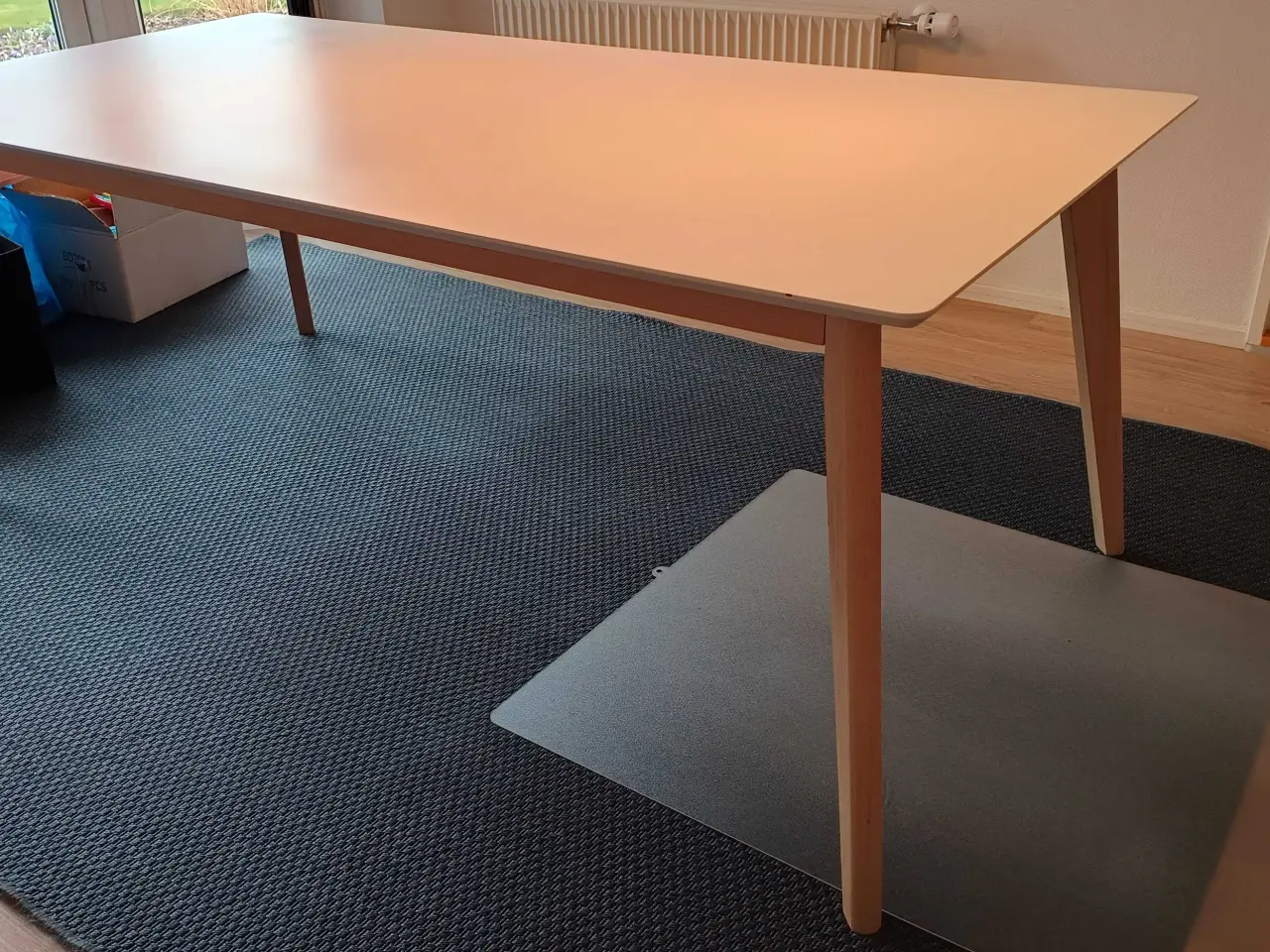 Billede 4 - Hvidt spisebord med træben 100x200 cm