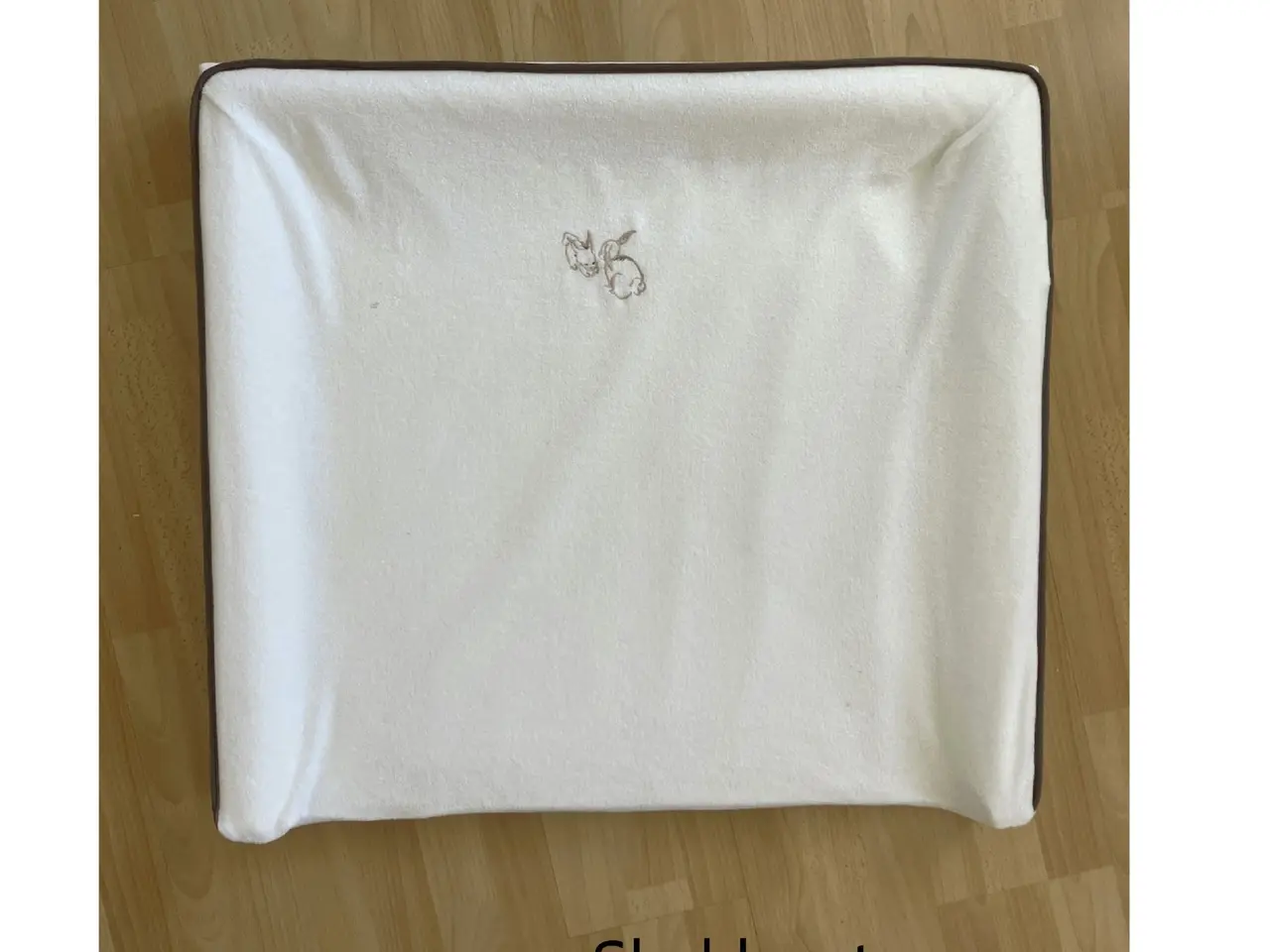 Billede 1 - Puslepude - 74 x 80 cm. og 2 betræk.  