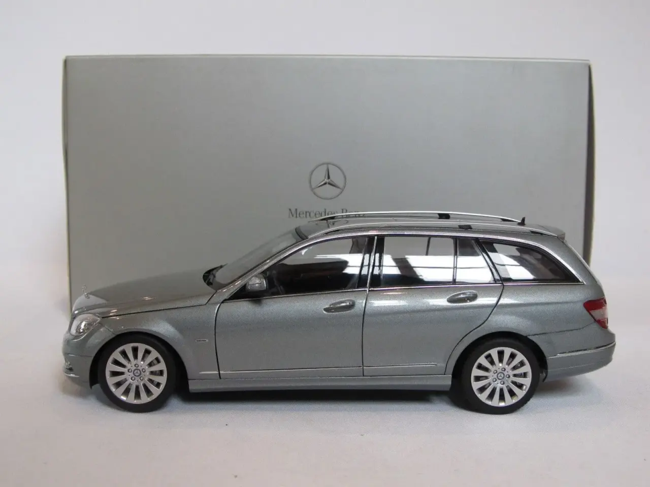 Billede 4 - 2008 Mercedes C-Klasse T-Model 1:18