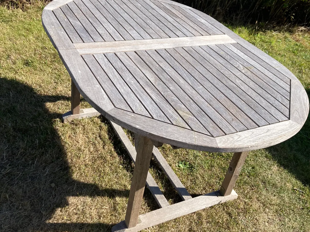 Billede 1 - Flot havebord med tillægsplade.