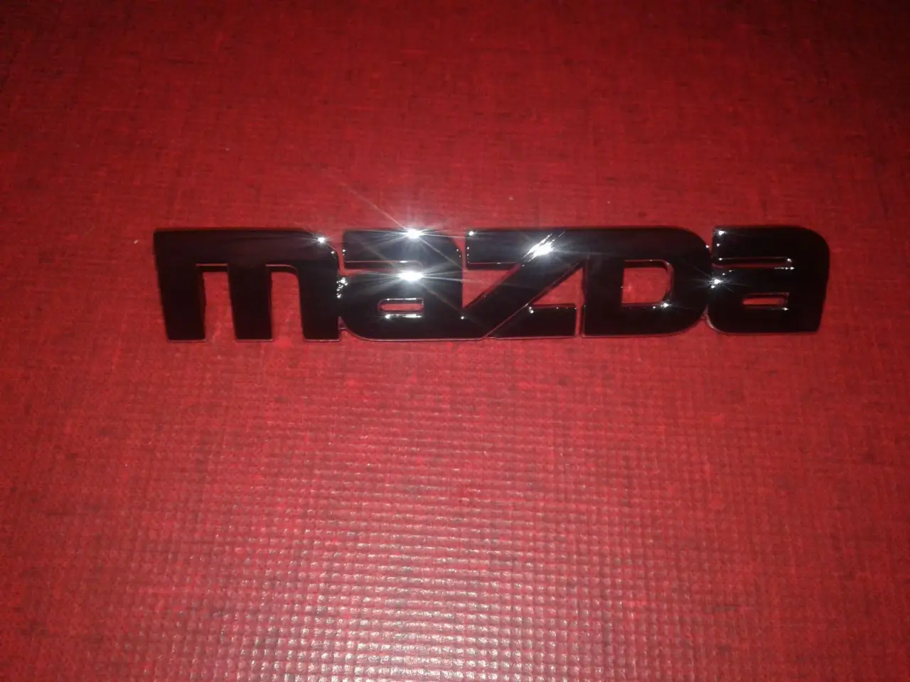 Billede 1 - Mazda 323 emblem