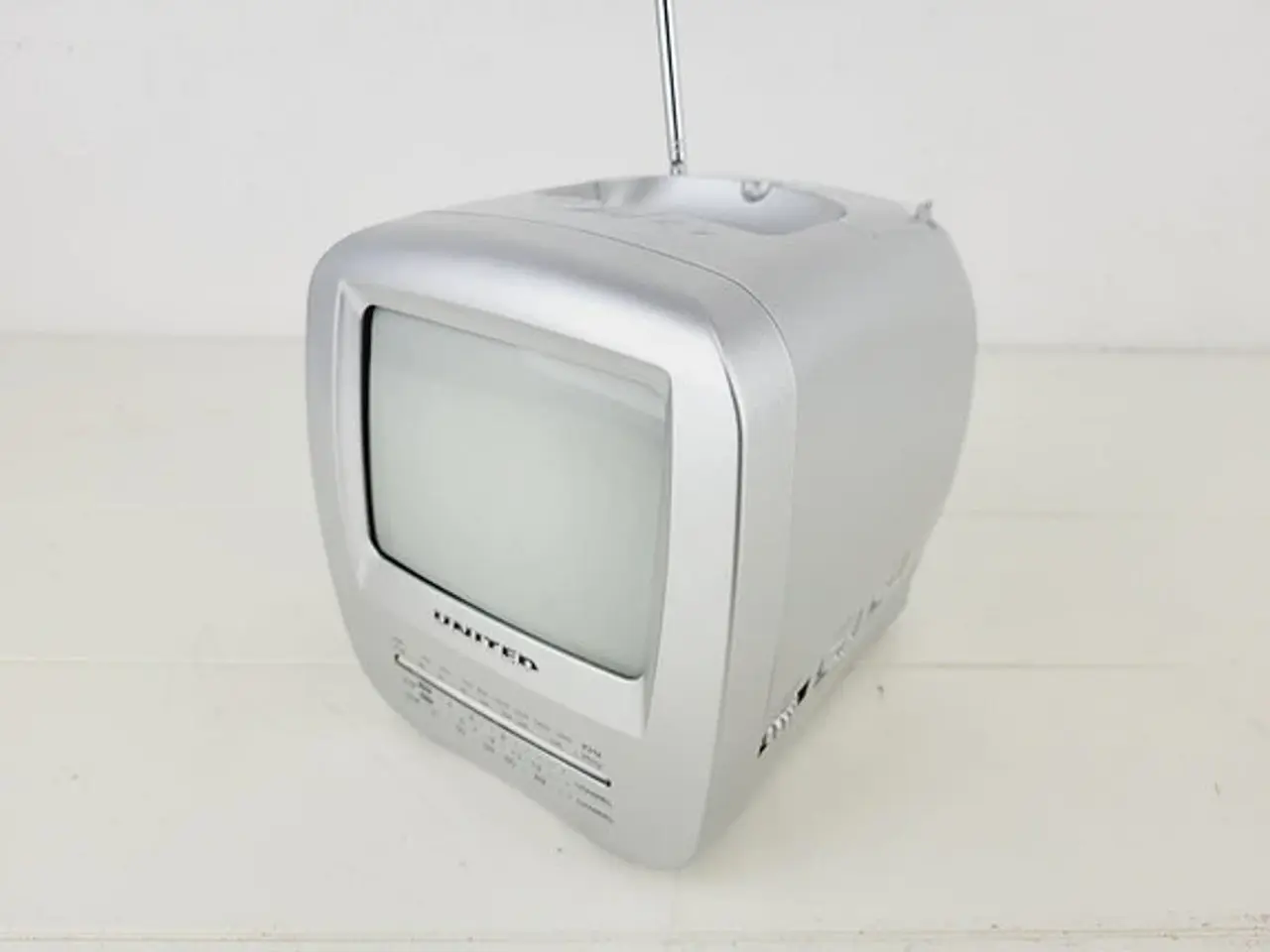 Billede 5 - Retro United UTV 4002R Mini tv og Radio